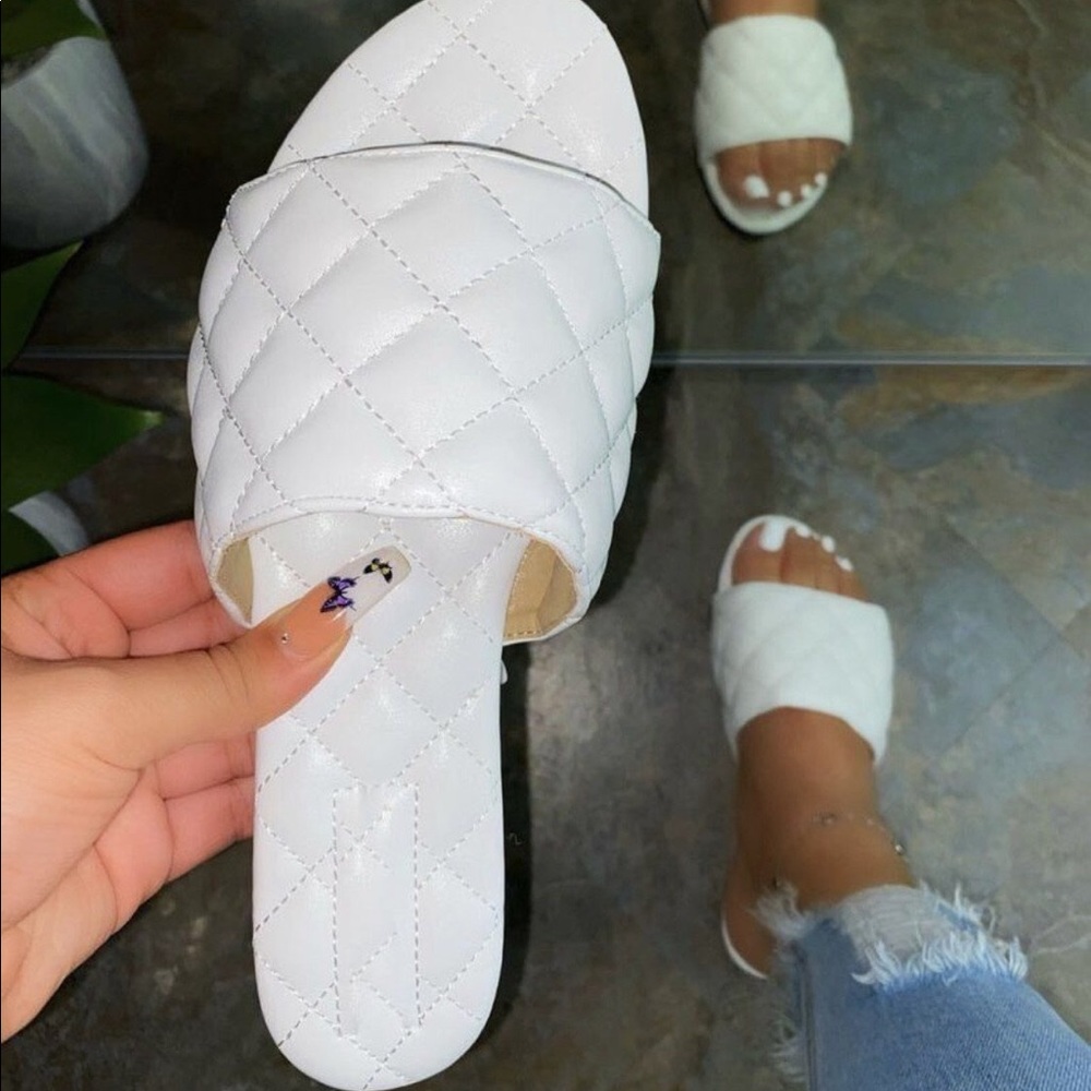 Diamond stitch sandals